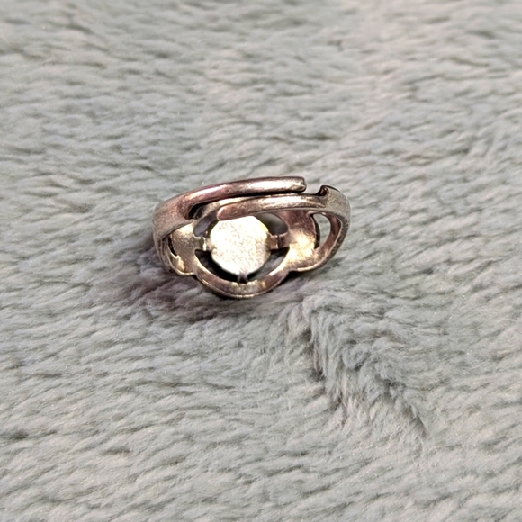 Vintage 70's Southwestern Sterling Silver Ring with Turquoise Stone - Picture 4 of 11